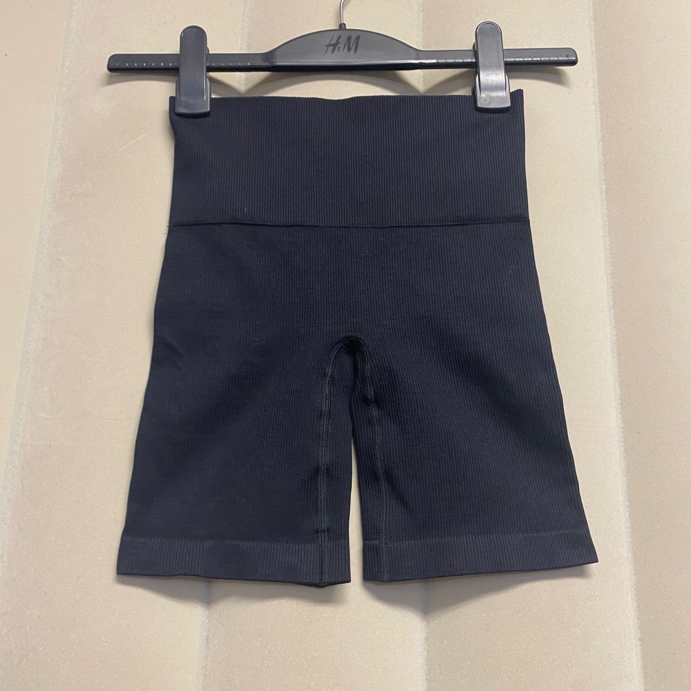 TNA Aritzia Women's Biker Shorts XS Ribbed High Waisted Yoga Activewear